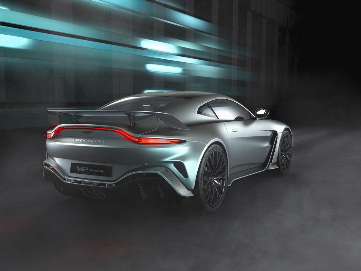 Aston Martin V12 Vantage AM6